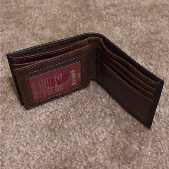 Men's Levi's® RFID-Blocking Extra-Capacity Wallet - Picture 3 of 5